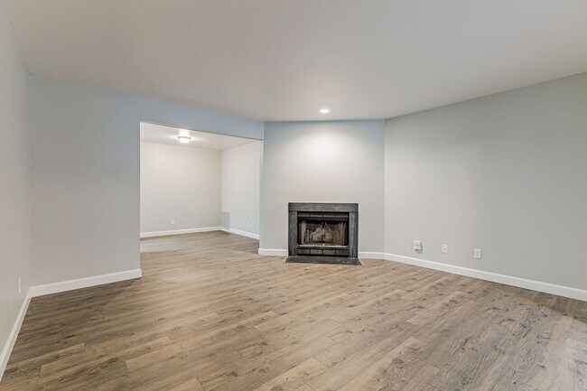 Building Photo - Completely renvovated 2 bedroom/2 bathroom...