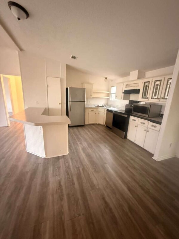 Building Photo - 430 Westchase St