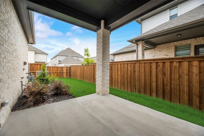 Building Photo - 15543 Fringe Tree Rd