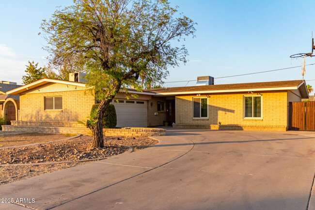 Building Photo - 2109 S Stanley Pl