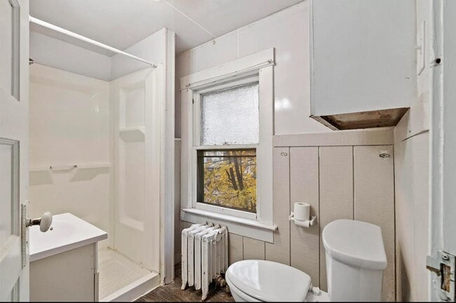 Building Photo - HALF OFF FIRST MONTHS RENT SPECIAL 4 Bedro...
