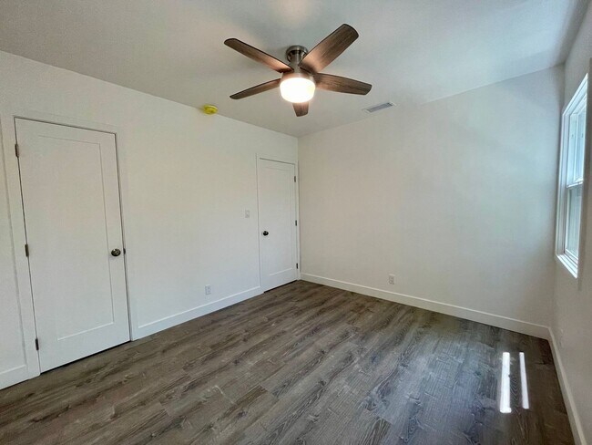 Building Photo - Fully Remodeled 4 Bedroom 2.5 Bathroom in ...