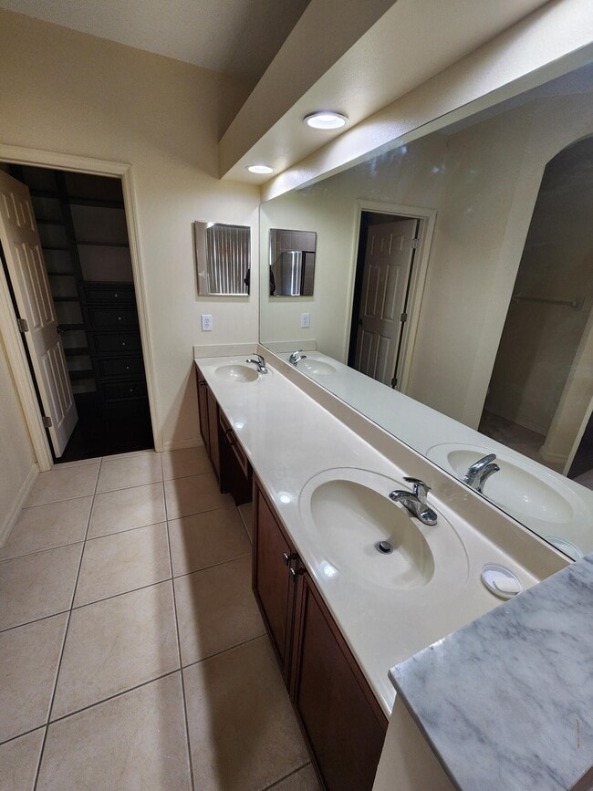 Building Photo - 3941 Orchard Dr