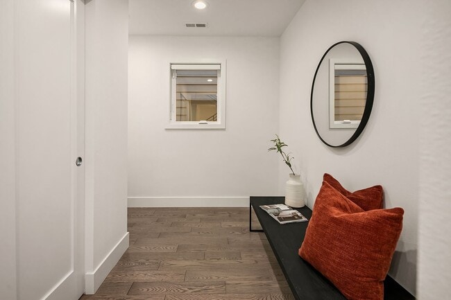 Building Photo - 4bd/3.25 Kirkland Home