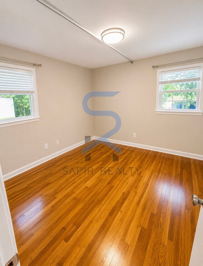 Building Photo - PRE-LEASING! Spacious & Stunning 5BR/3BA in the Heart of North Druid Hills