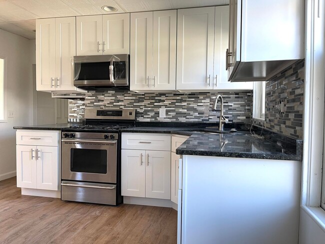 Building Photo - HUGE THREE BED IN SOMERVILLE!!!!!!!!