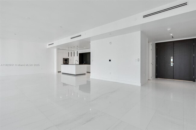 Building Photo - 300 Biscayne Blvd Way