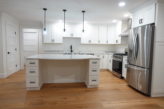 Building Photo - 4 Mill Pond LN
