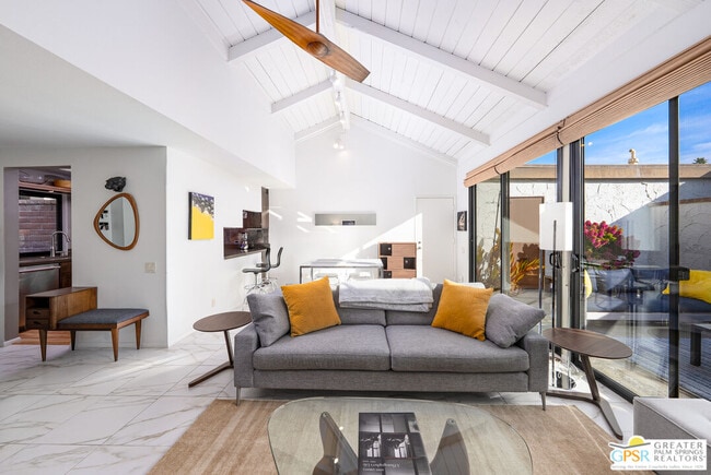 Building Photo - 4545 E 7 Lakes Dr