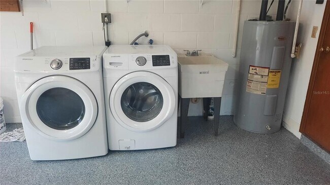 Building Photo - 62 Burbank Dr