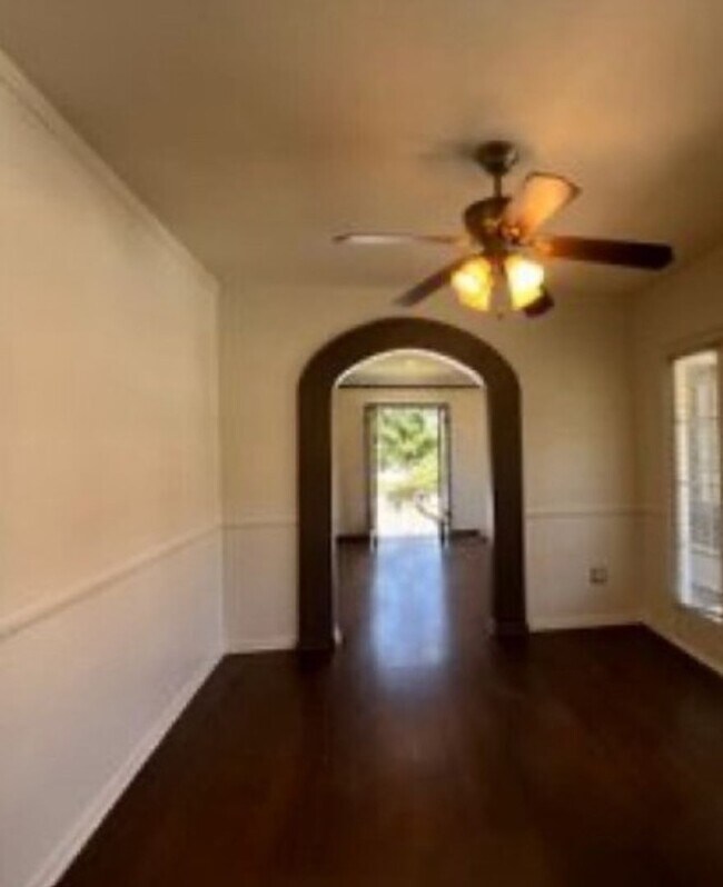 Building Photo - 1171 Huntington Dr