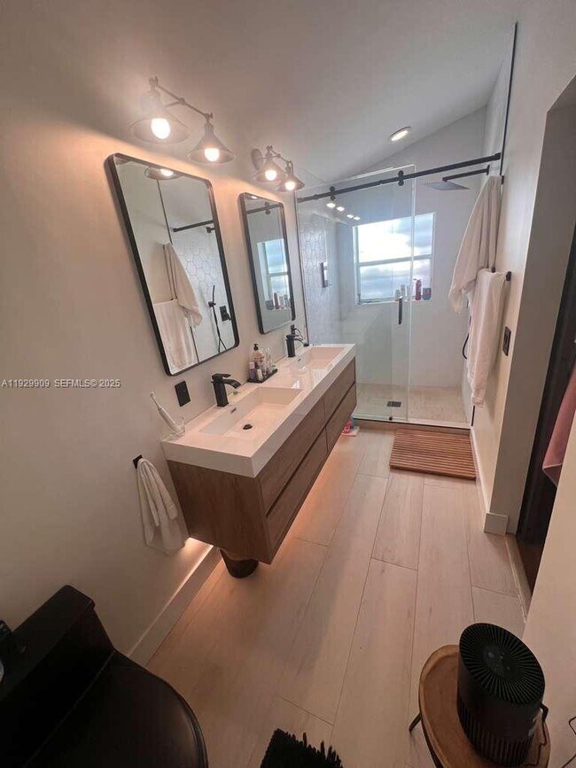 Building Photo - 2177 SW Olympic Club Terrace