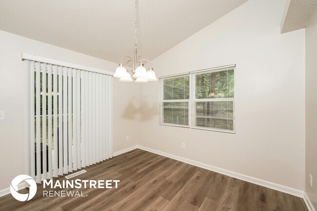 Building Photo - 4852 Shady View Dr