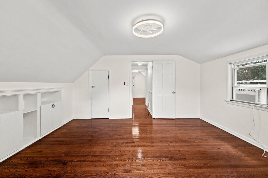 Building Photo - 53 Oneida Ave