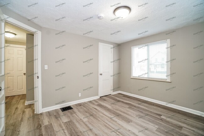 Building Photo - 1357 E Weber Rd