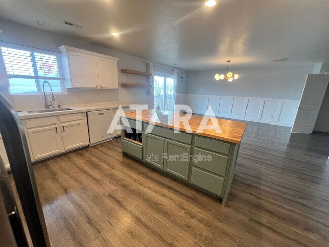 Building Photo - 258 Kestrel Dr