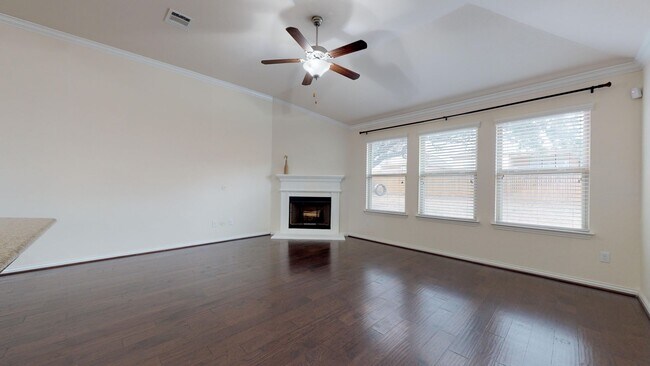Building Photo - AMAZING 4 BEDROOM IN WHITE ROCK ESTATES FR...