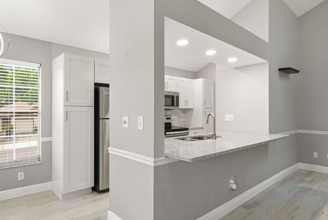 Building Photo - Single Family Home in Lake St George
