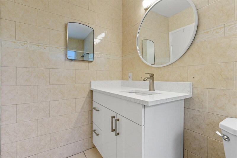 Building Photo - 7101 N Howard Ave