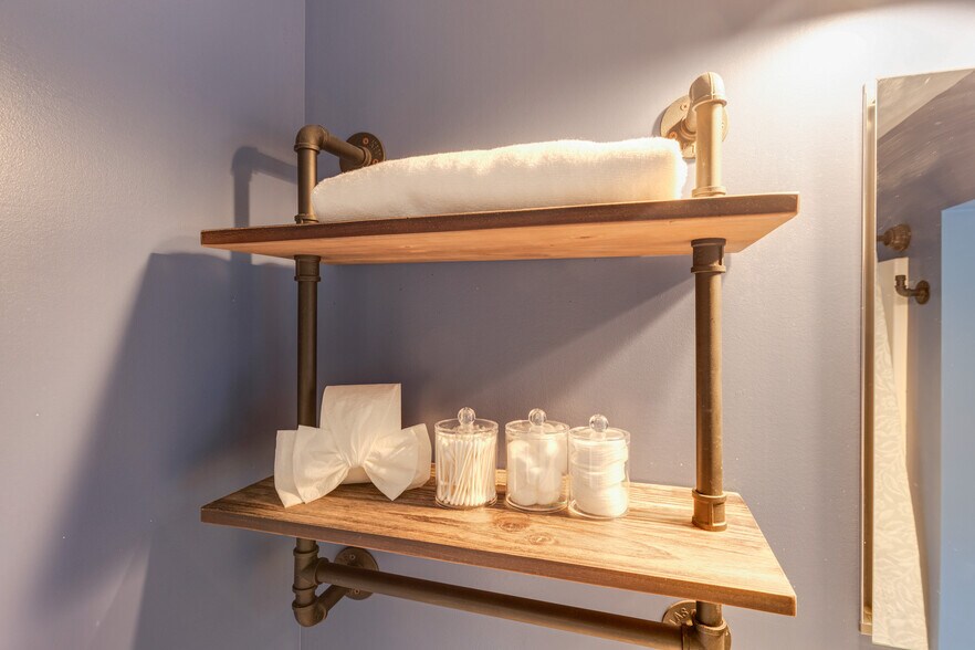 Building Photo - 302 Lampros Ct