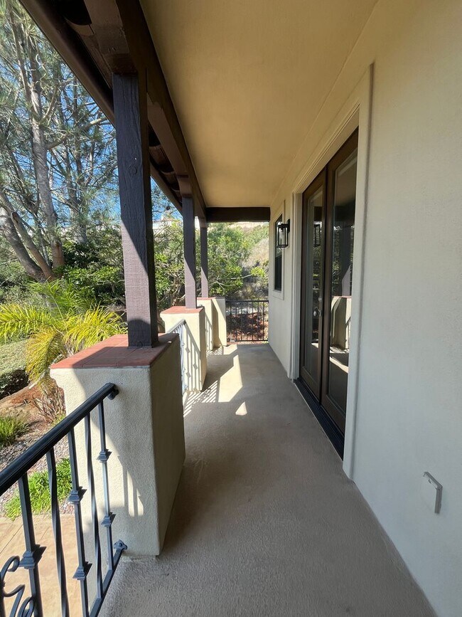 Building Photo - Elegant 5-Bedroom Carmel Valley Home with ...