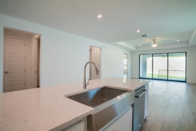 Building Photo - 4612 Modena Bay Bend