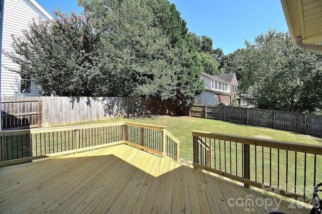 Building Photo - 2941 Glen Summit Dr