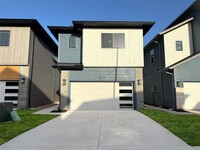 Building Photo - 33134 Willow Hts Ln