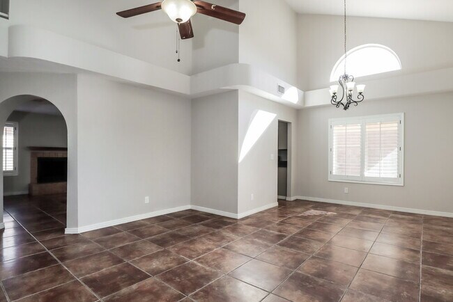 Building Photo - 2571 W Blaine Ct