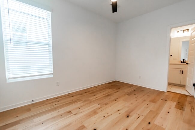 Building Photo - 1618 S Duncan Ave