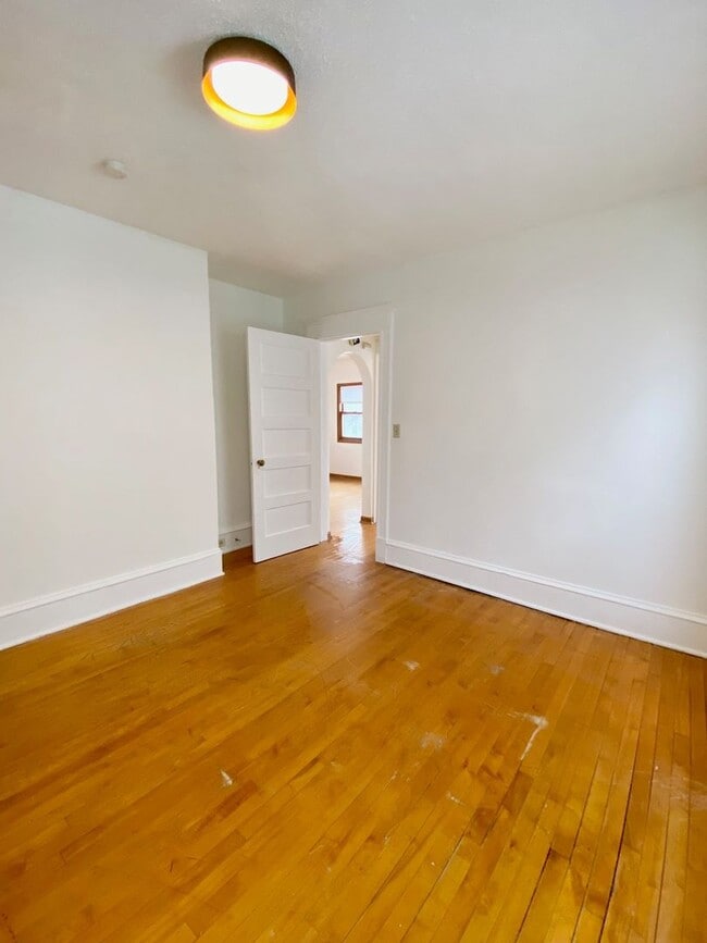 Building Photo - 835 Margaret St