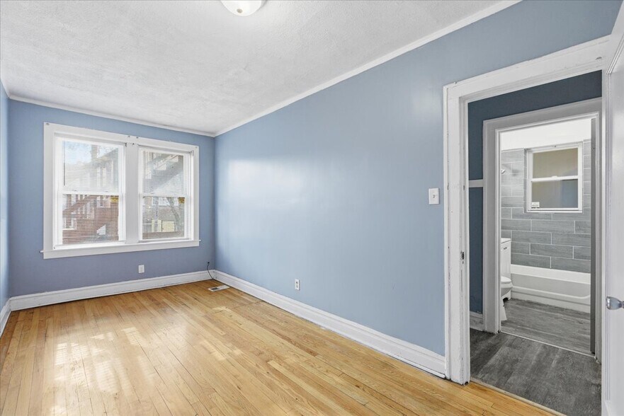 Building Photo - 5423 W Quincy St