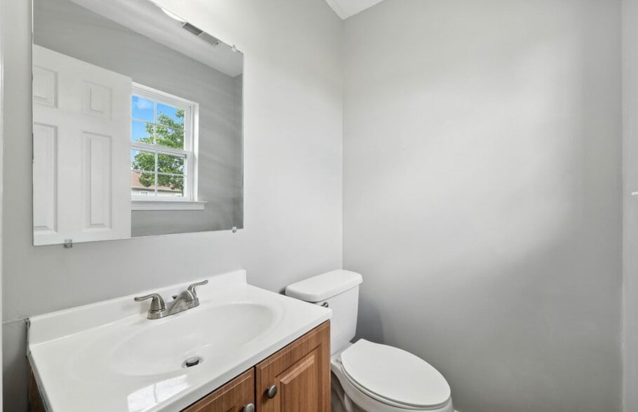 Building Photo - 955 Winesap Rd