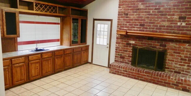 Building Photo - 4248 S Cincinnati Ave