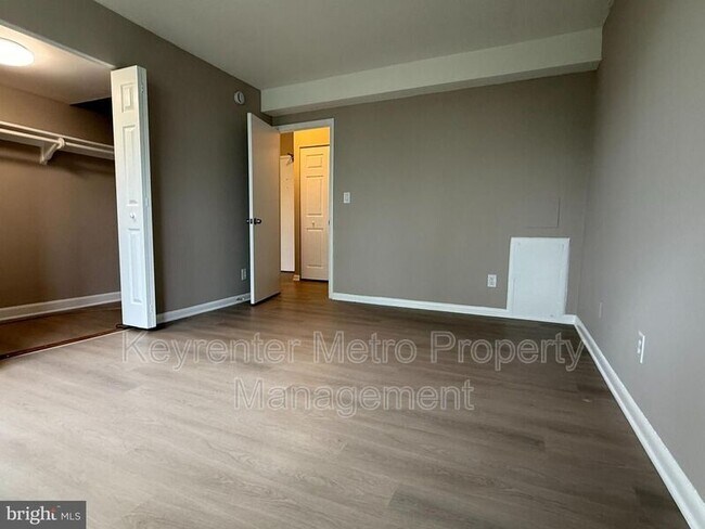 Building Photo - 4410 Oglethorpe St