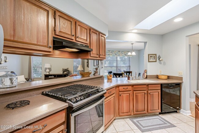 Building Photo - 4351 Silver Lake Dr