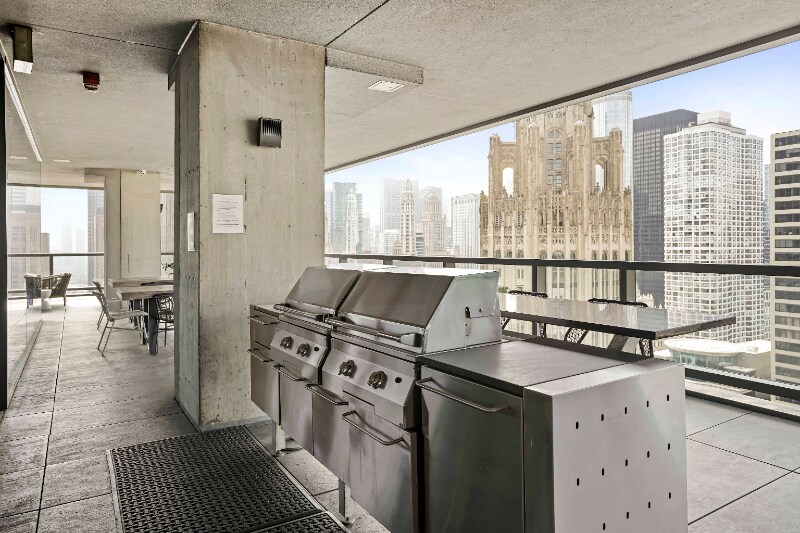 Building Photo - 158 E Illinois St