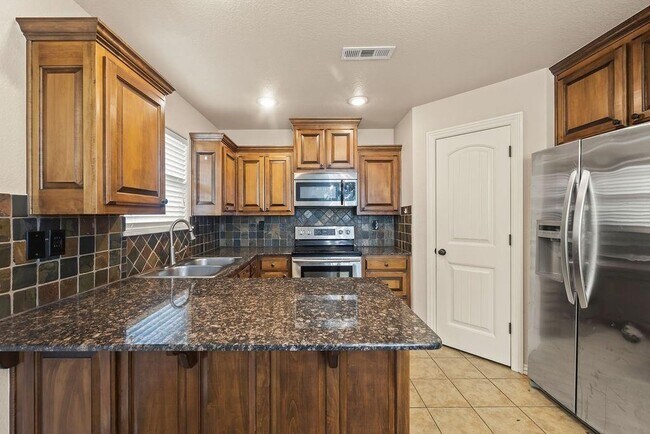 Building Photo - 1809 SW Sequoia St