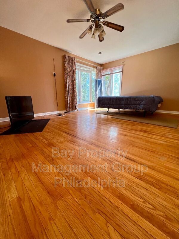 Building Photo - 303 Hedgerow Ln