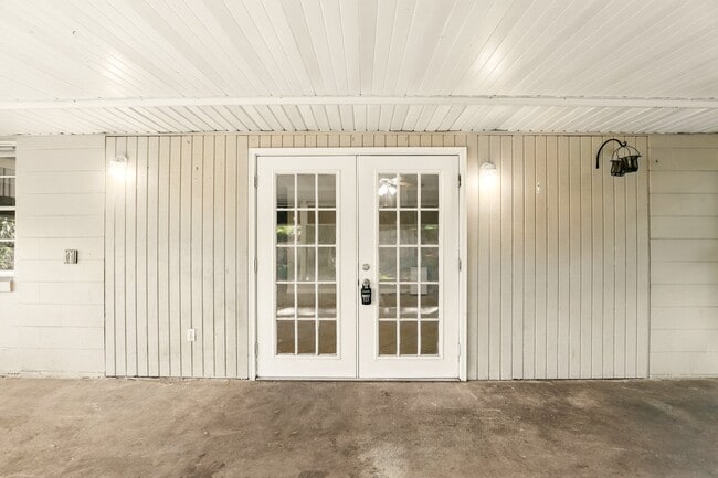 Building Photo - 1617 Acacia Rd