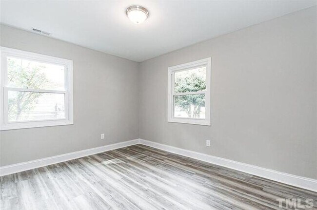 Building Photo - 3113 Idlewood Village Dr