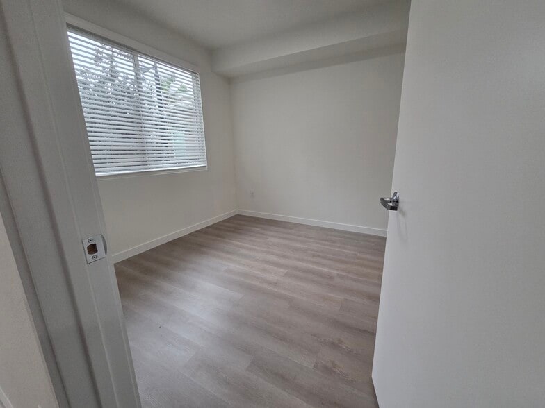 Building Photo - 830 NW 168th Dr