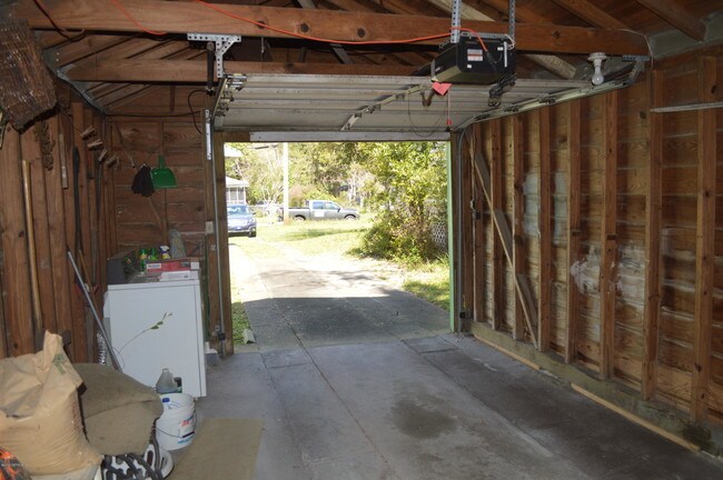 Building Photo - 8025 Oakwood St