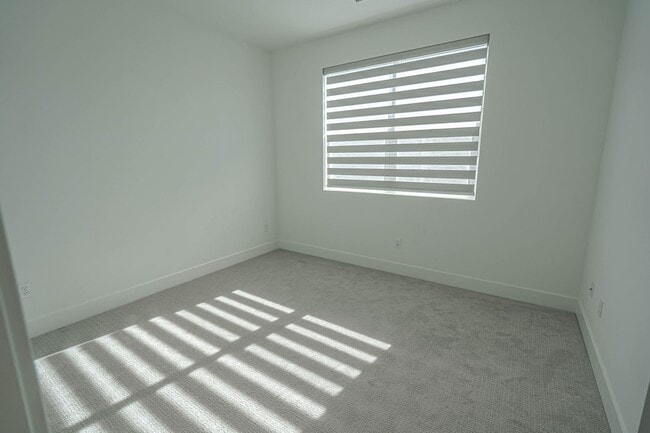 Building Photo - 5-Bedroom Home with Loft in Gated Victoria at Plum Canyon!