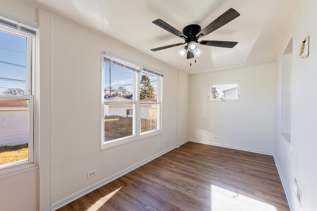 Building Photo - 5231 N Melvina Ave