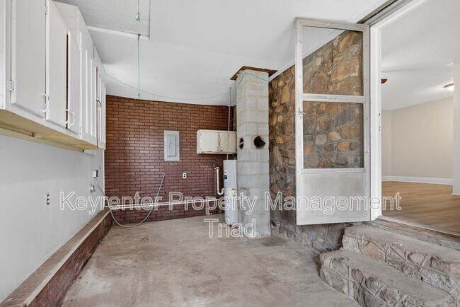 Building Photo - 506 Rocky Knoll Rd