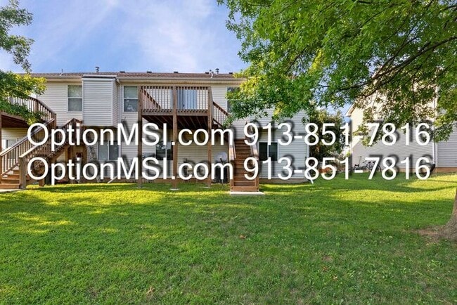 Building Photo - Well Maintained Half Duplex