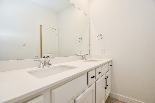 Building Photo - 6562 Scarlet Pond Ln