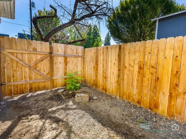 Building Photo - Charming 2-Bedroom Home with Private Yard in the Heart of St. Johns