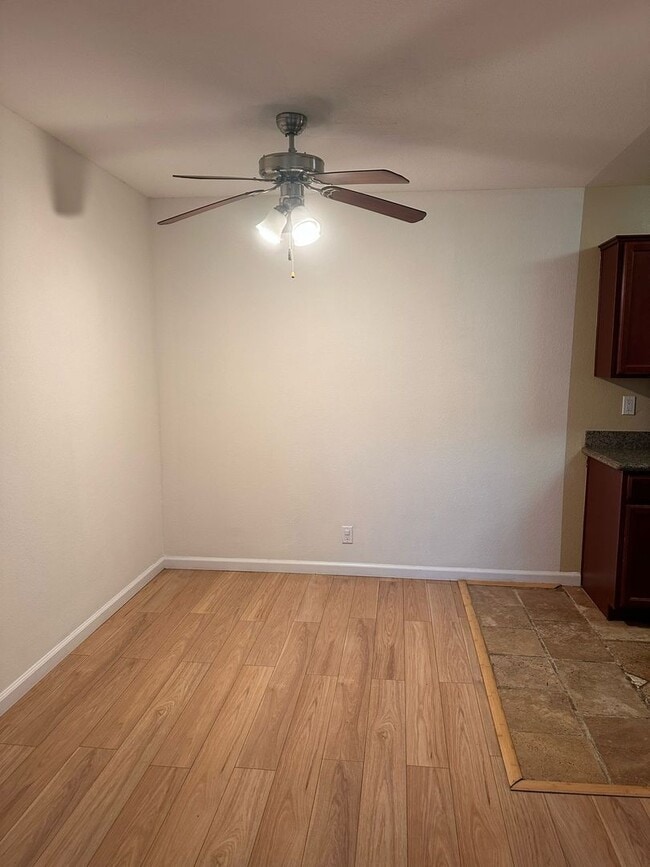 Building Photo - 2 bedrooms 2 bath condo Top floor for rent in Fremont